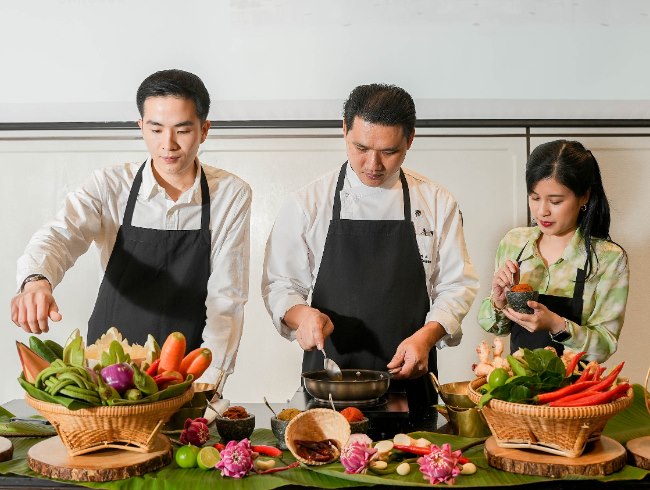 คลาสเรียนทำอาหารไทยกับเชฟมนตรี
